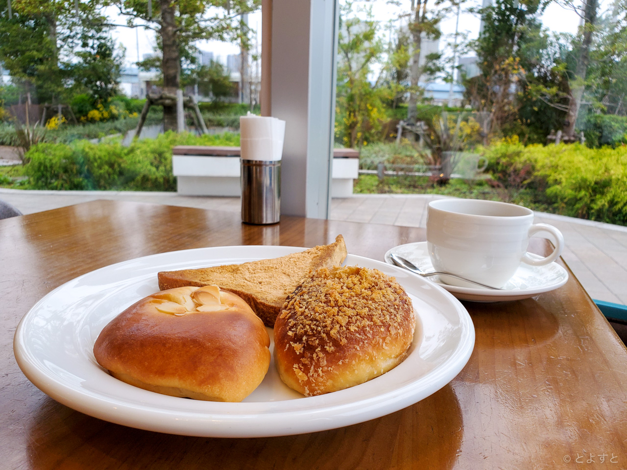 新豊洲駅の近くの「on the CANAL」、ランチもコーヒーも美味しいカフェ・ベーカリー＆レストラン！