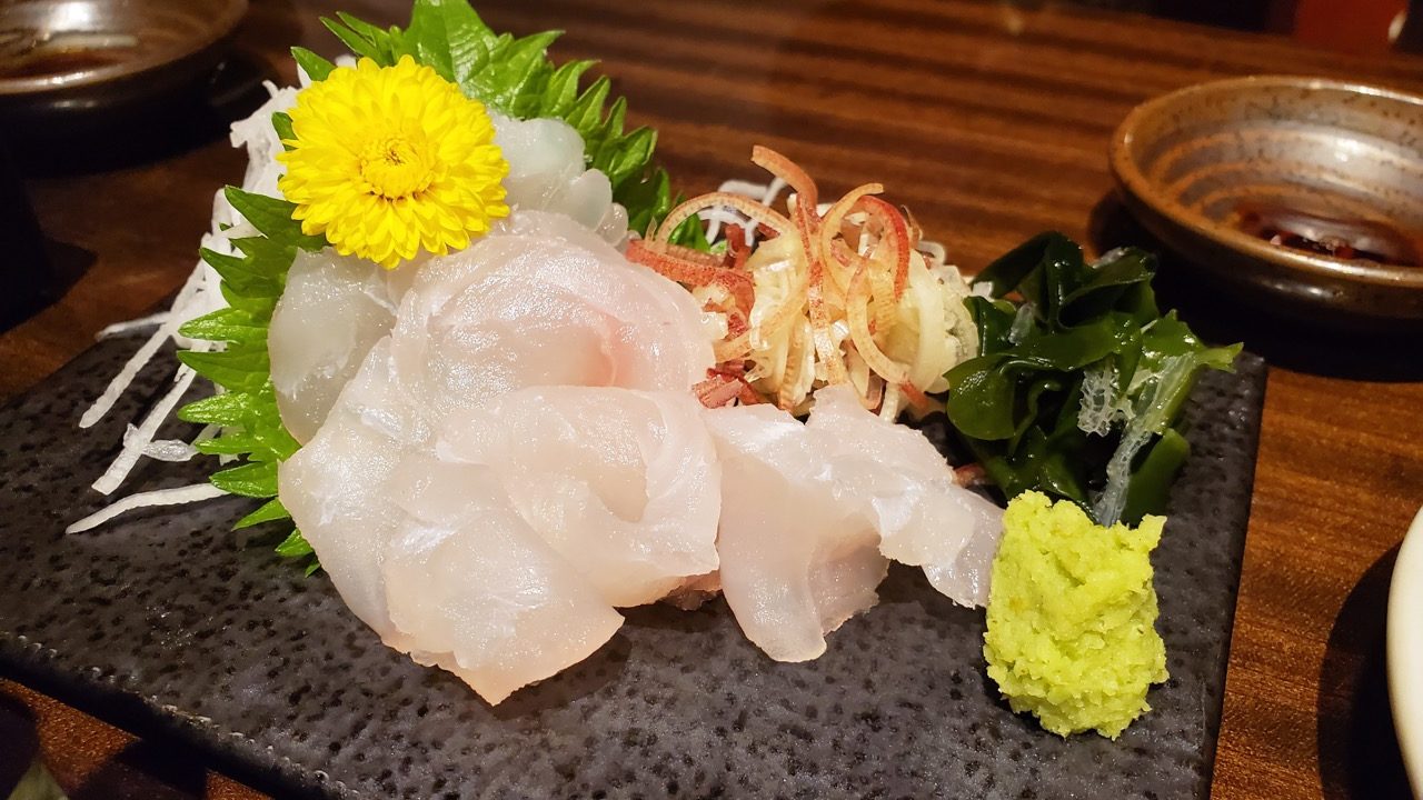 豊洲市場直送のヒラメの刺し身