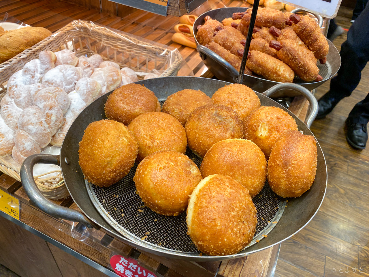 豊洲で人気の108円パン屋「ブーランジェベーグ 豊洲店」、手づくりパンが100種類！