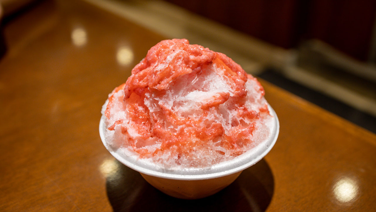豊洲のスイーツ店 パティスリーsakura がかき氷を販売 苺たっぷりのふわふわ氷で美味い とよすと