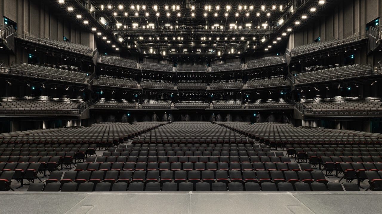 有明 東京ガーデンシアター アリーナ 5階席からのステージの見え方と座席表 アーティストと客席が近い とよすと