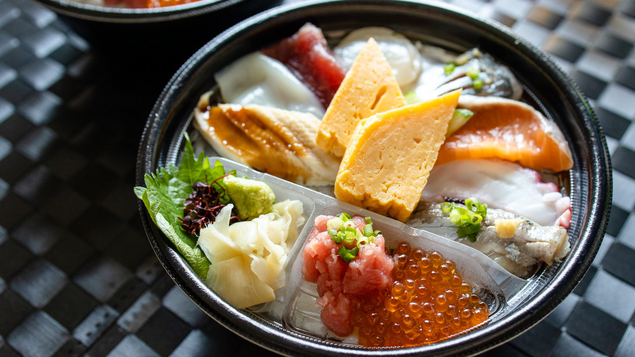 豊洲 築地日本海 800円のランチ海鮮丼はメニュー写真よりも実物の豪華さに歓喜 とよすと