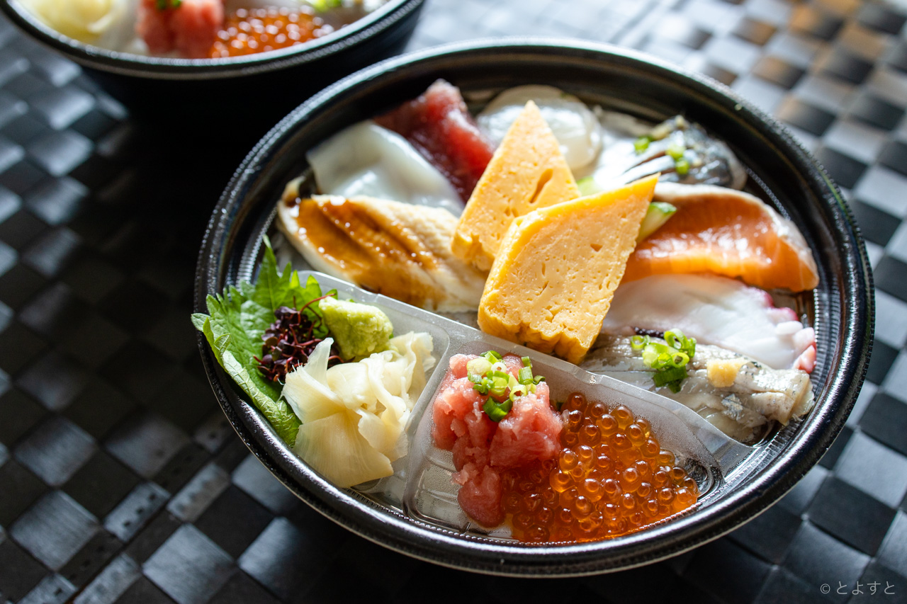 豊洲「築地日本海」、800円のランチ海鮮丼はメニュー写真よりも実物の豪華さに歓喜！