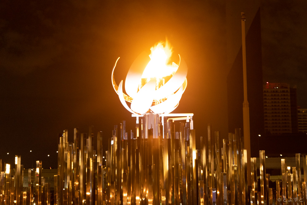【東京五輪】聖火が国立競技場からお台場へ　開会式の深夜、移動した聖火をさっそく見てきた