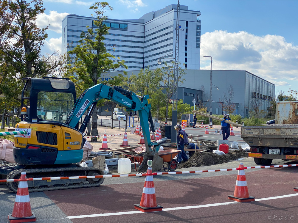 東京BRTの運行に向けた拡幅工事を実施、メブクス豊洲に通じるカーブで