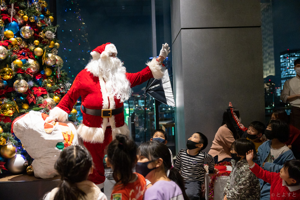 ラビスタ東京ベイ、2023年クリスマスツリー点灯式に一般のお子さまをご招待！ゴスペル演奏も