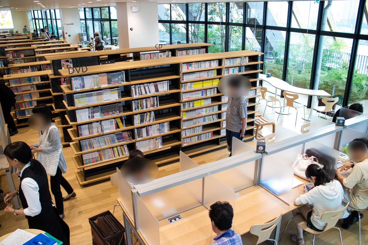 豊洲シビックセンターに眺め最高の図書館 電源 Wi Fiあり テラス席も とよすと