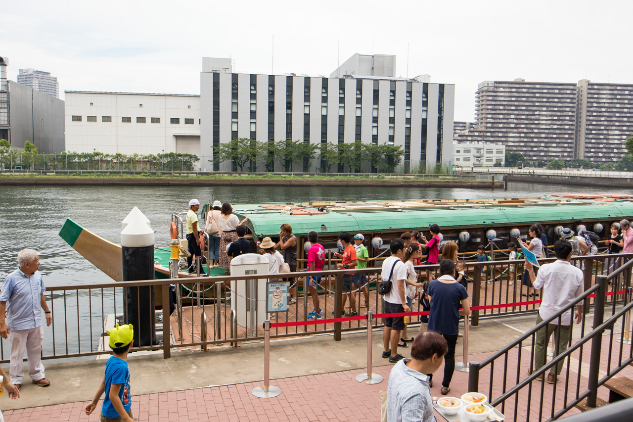 豊洲の運河で「夏の船カフェ2017」、屋形船クルーズに300人の列！秋には東電堀で